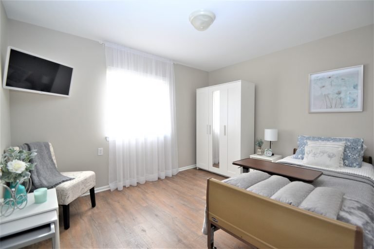 Hillcrest Manor | Assisted Living & Memory Care in Livonia, MI gallery photo 4