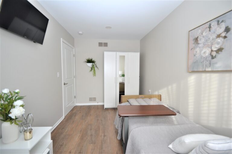 Hillcrest Manor | Assisted Living & Memory Care in Livonia, MI gallery photo 6